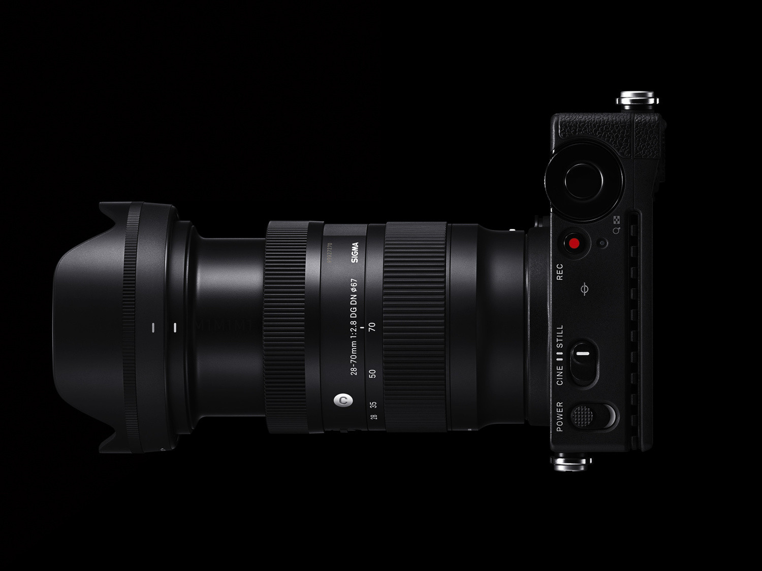 Ống kính Sigma 28-70mm f/2.8 DG DN Contemporary gắn trên máy ảnh