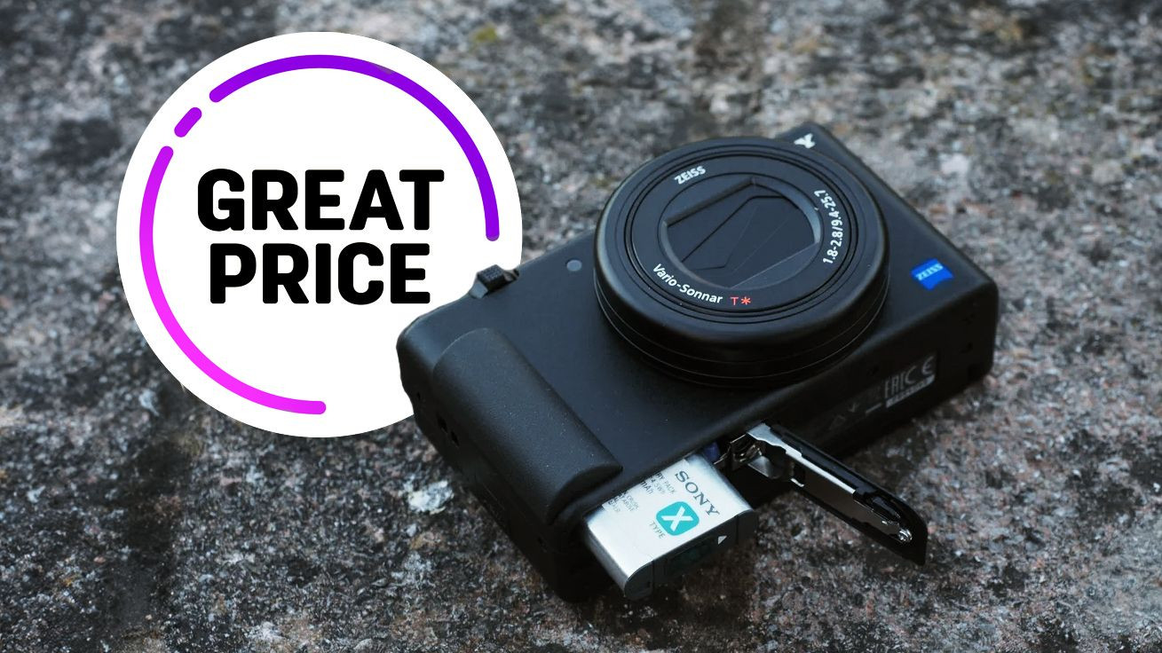 Sony ZV-1 với màn hình lật đang quay vlog