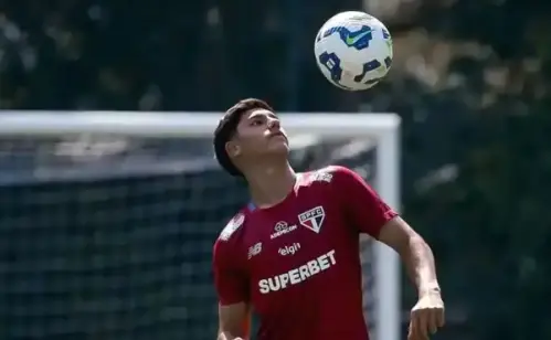 Situação inusitada: Joia da base brilha com Roger Machado e é monitorada pela seleção suíça