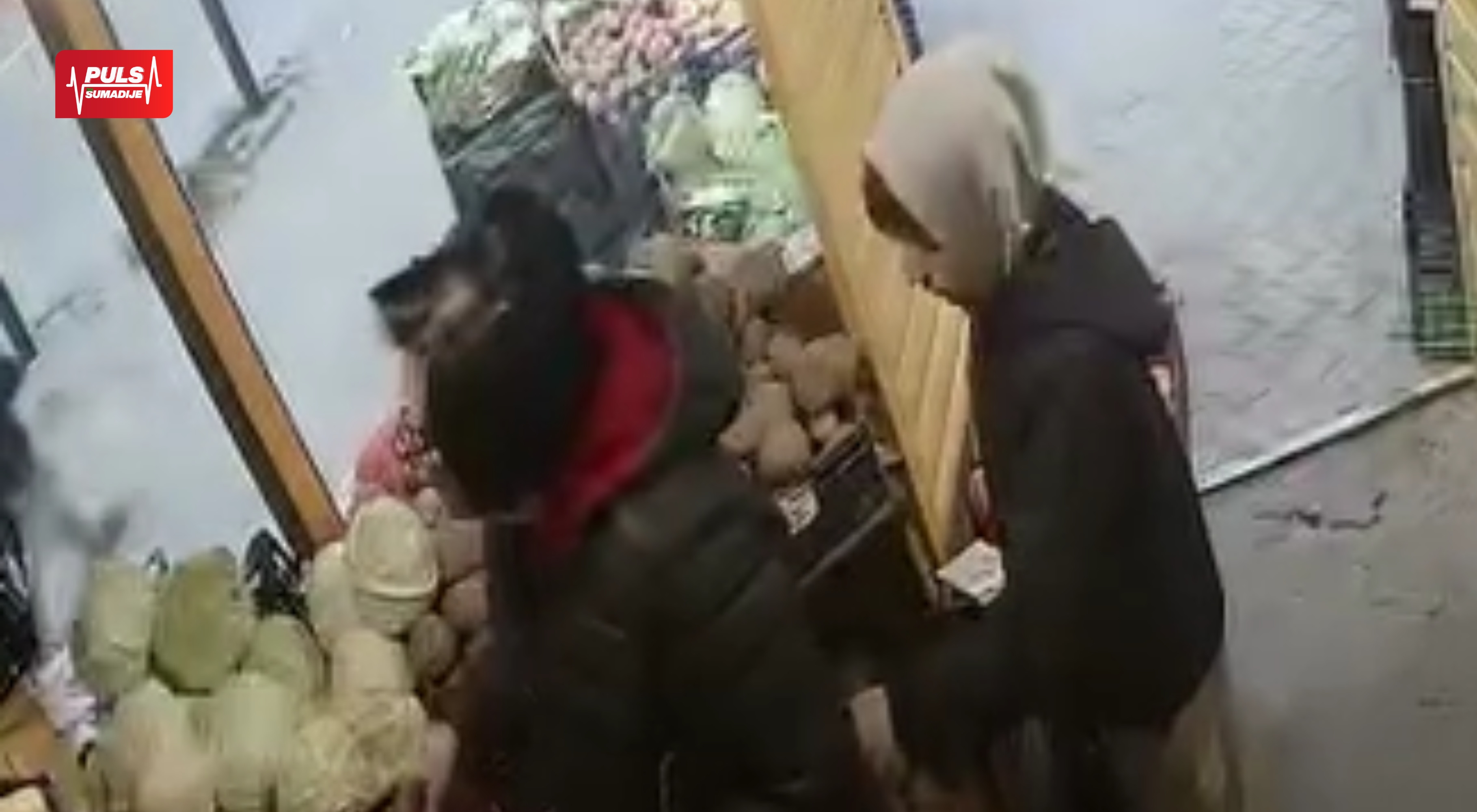 GRAĐANI UPOZORAVAJU: U piljari u Erdogliji usnimljena krađa od strane maloletnog lica! (VIDEO)