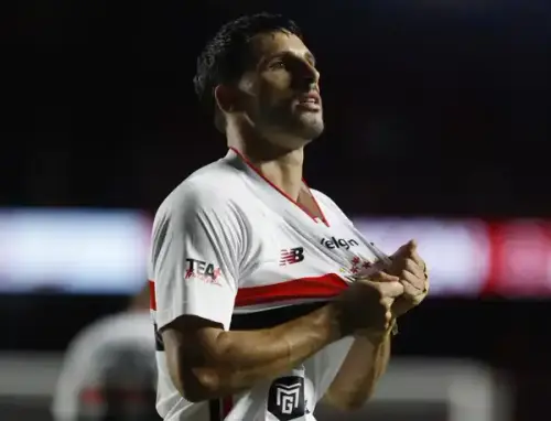 São Paulo avança em negociações para renovar contrato de Calleri e tem cautela sobre futuro de Lucas