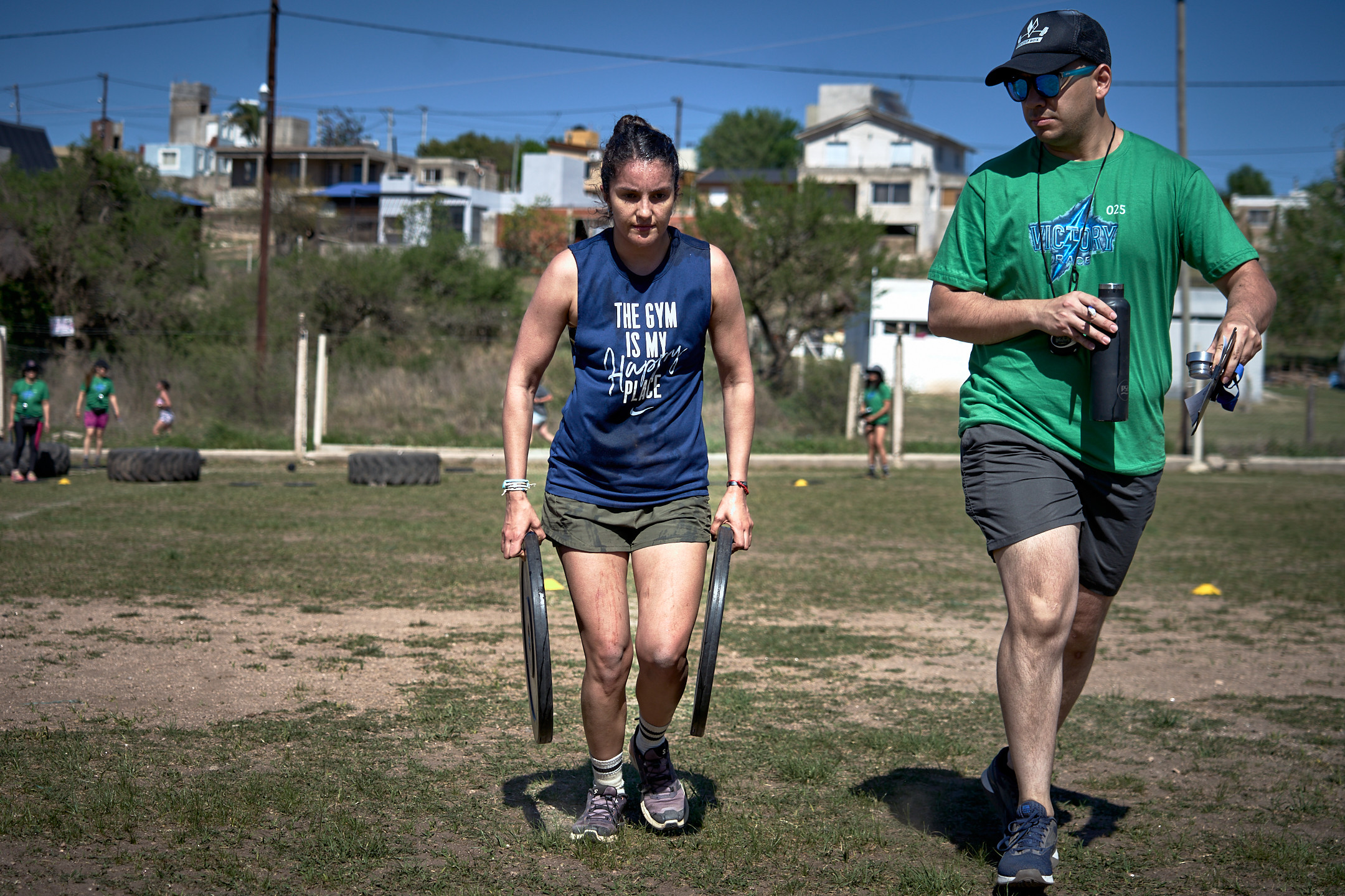 Atletas compitiendo en el Playón Municipal de Villa Carlos Paz