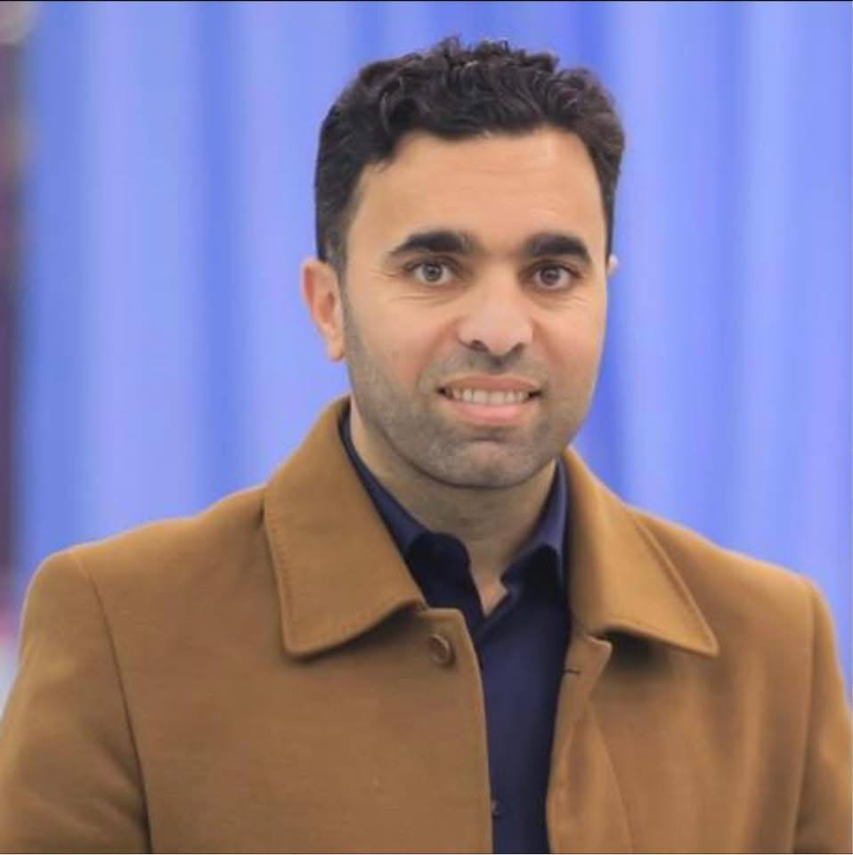 قوات الاحتلال تعتقل الصحفي والمختص في الشأن الإسرائيلي عماد أبو عواد من منزله في مدينة البيرة....
