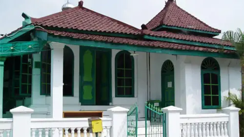 masjid kuno kaujon tampak depan.webp
