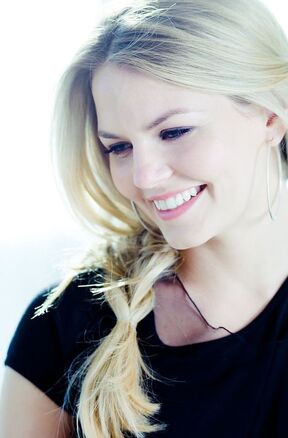 JenniferMorrison ezgif.com resize.jpg