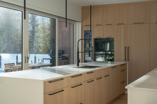 eagle residence pemberton kitchen island built in appliances forest view.jpg