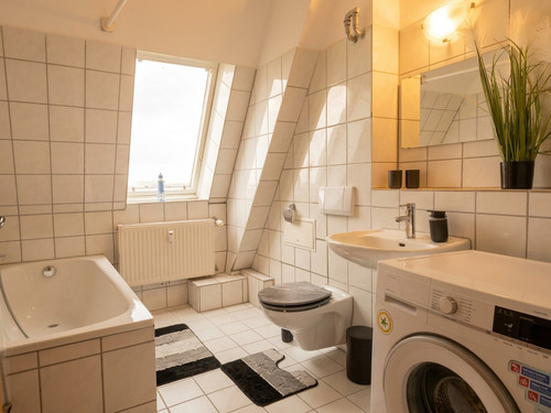 09 Bad Badewanne Waschmaschine 2 KI.jpg