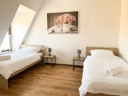 10 Schlafzimmer 2 Einzelbetten KI.jpg