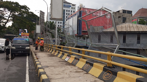 trotoar jembatan.jpg