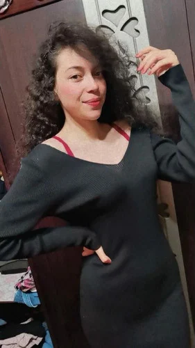 مصرية هايجة تصور لحبيبها جسمها قدام المرايا 13.webp