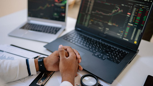 Global Investors Club Elevate Your Investment Game with Straddleco.jpg