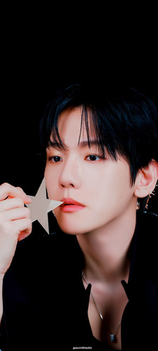 baekhyun lock 5 weibo Edit.jpg