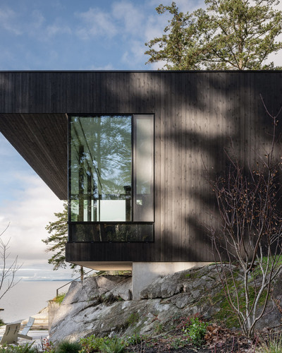 the perch sunshine coast exterior cantilever ocean view dark cladding 4x5 50 50.jpg