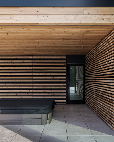 warbler residence whistler covered patio wood ceiling hot tub 4x5 50 50.jpg