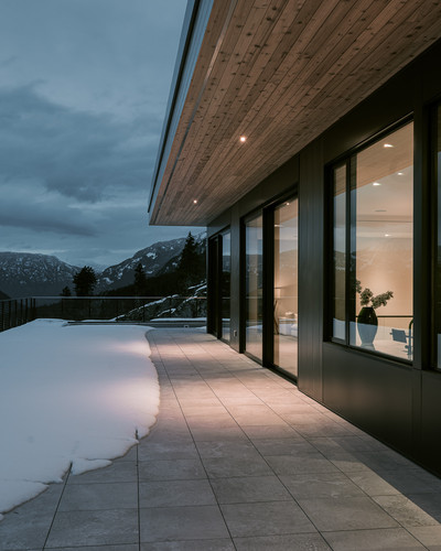 warbler residence whistler exterior deck twilight interior glow mountain 4x5 50 50.jpg