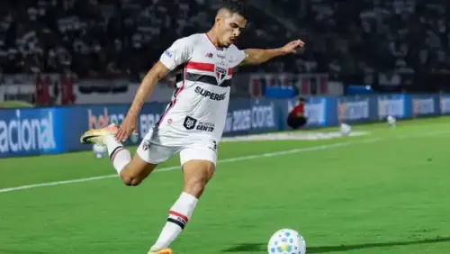 São Paulo sofre com escassez de defensores e busca opções no elenco