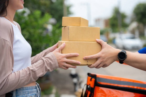 Rush Expedited Courier | 2225 Boul Hymus, Dorval, QC H9P 1J8, Canada | +18668867874 | https://re-cou.jpg