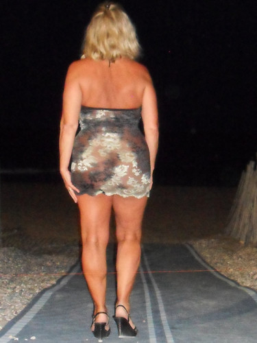 Lisa le soir en tenue sexy au Cap d'Agde 12.jpg
