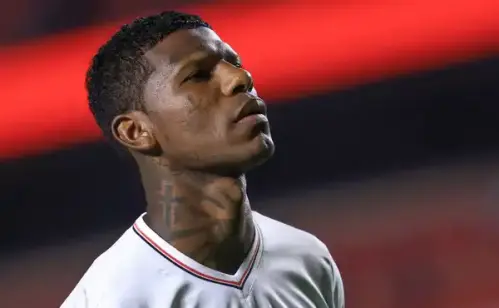 São Paulo ameaça rescindir contrato de Arboleda e pode acionar a FIFA após ausência do jogador