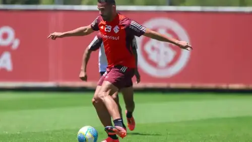 Possível reforço: São Paulo avalia a contratação de volante do Internacional