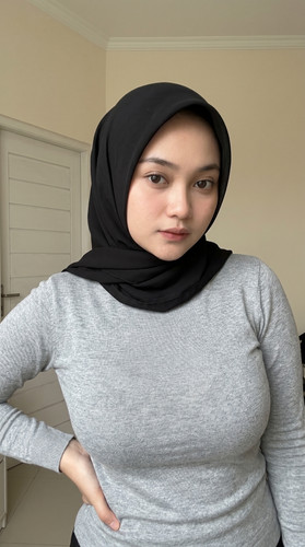 Seorang wanita muda 202604162248.jpg