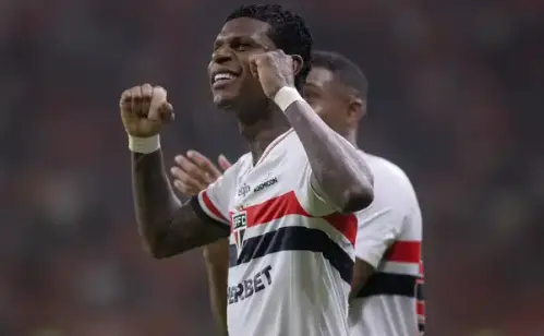 São Paulo mantém contrato com Arboleda e concede prazo de 10 dias para retorno ao clube