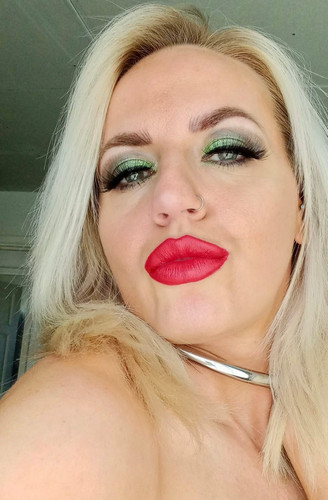 Annarosenmüller Latexfetischistin gummiduft ihrers Körper macht Schwänze steif Über 3 AUFRUFE 0 http.jpg