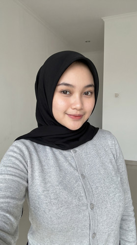 Seorang wanita muda 202604162047.jpg