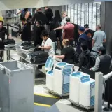 Titlu: Senatorul condiției noii politici de securitate pe aeroportu