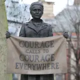 Este: Viziunea The Guardian despre Biblioteca Femeilor la 100: un