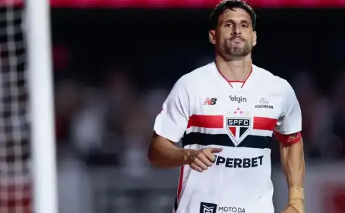 São Paulo perde Calleri, que passa por protocolo de concussão, na estreia da Sul-Americana