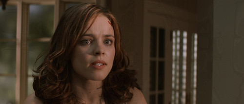 Red.Eye.2005.2160p.UHD.BluRay.CZ EN.DTS HD.MA.5.1.DoVi.HDR.x265 E.mkv 20260405 191119.354.jpg