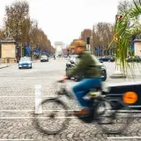 Cum Parisul a schimbat mașinile cu biciclete și și-a transformat străzile