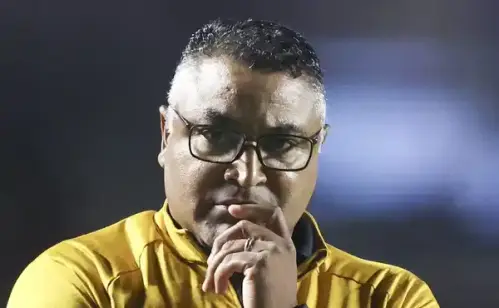 Roger Machado busca manter invencibilidade no confronto direto contra o Vasco