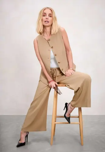 louise redknapp in tan vest and wide trousers march 2026 0.webp