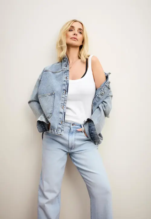 louise redknapp in double denim for peacocks march 2026 1.webp