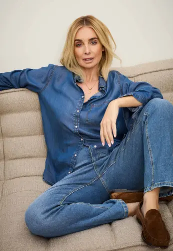louise redknapp in denim shirt and jeans march 2026 0.webp