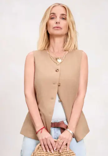 louise redknapp in tan vest and jeans for peacocks march 2026 0.webp