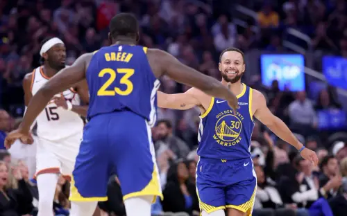 draymond green stephen curry warriors suns nba scaled aspect ratio 512 320.webp