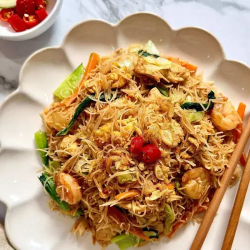 indonesian fried rice noodles bihun goreng 1.webp