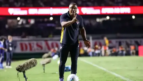 São Paulo encara o Vasco com mudanças no meio e estreia nas laterais! Confira a provável escalação