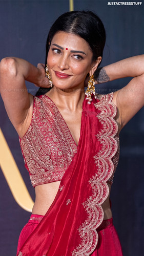 shruti 6783438045602.jpg