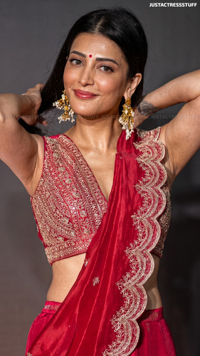 shruti 6783438045603.jpg