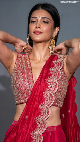 shruti 6783438045604.jpg
