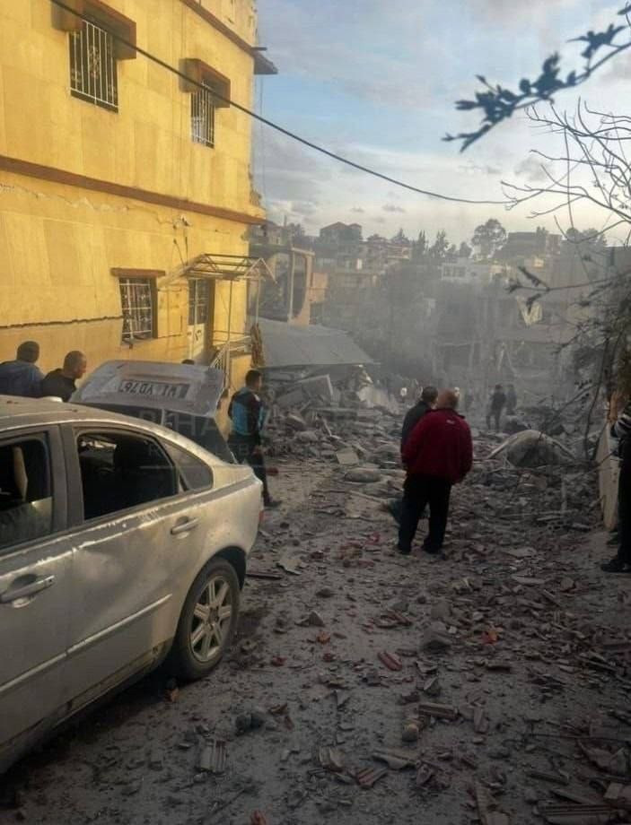 إصابات جراء شن الاحتلال غارة استهدفت منزلاً في وسط بلدة البابلية بجنوب لبنان....