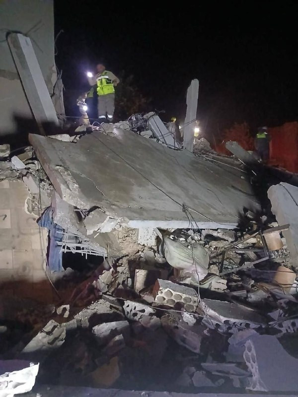 طيران الاحتلال يدمر مبنى من 3 طوابق في بلدة العباسية، جنوب لبنان....
