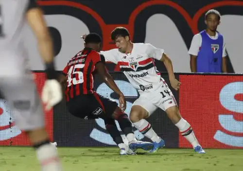 Erros, expulsão e derrota: o que deu errado com o São Paulo?
