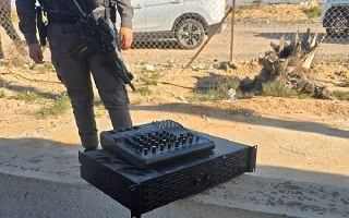 شرطة الاحتلال تصادر مكبرات صوت وأنظمة صوت من داخل مسجد في بلدة تل السبع بمنطقة النقب، وذلك خلال حملة إنفاذ ادعت أنها «جاءت عقب شكاوى متكررة من سكان في...