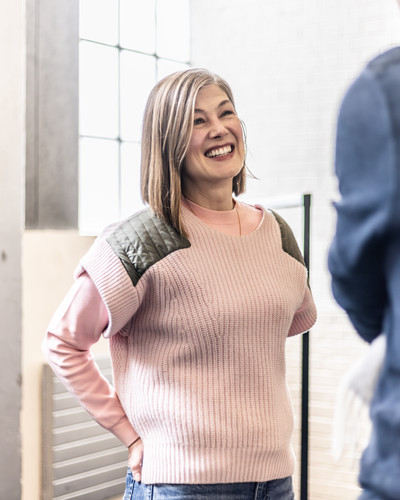 Rosamund Pike in Inter Alia Rehearsal Room Photos (Credit Justine Matthew) 03955.jpg
