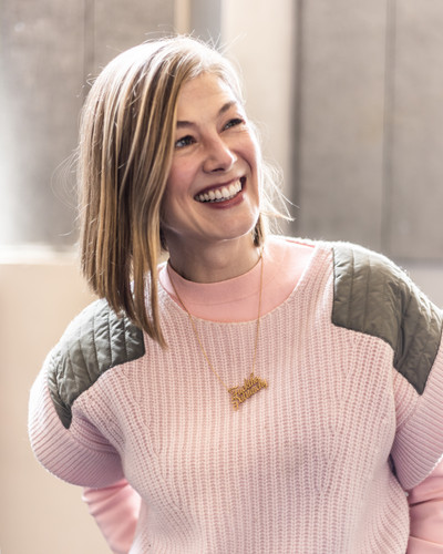 Rosamund Pike in Inter Alia Rehearsal Room Photos (Credit Justine Matthew) 03962.jpg